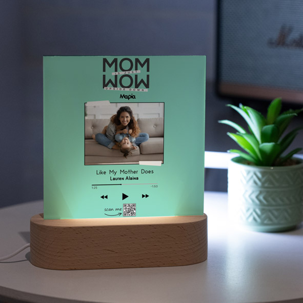 Mom is Wow - PlexiFrame με Ξύλινη LED Βάση